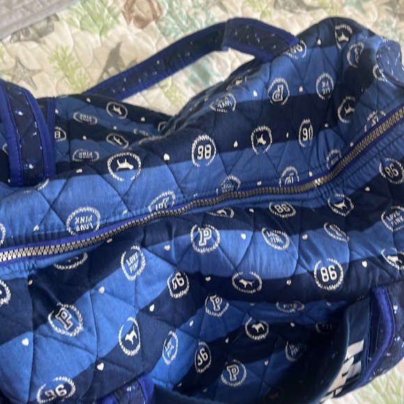 Victoria’s Secret travel bag - Picture 5 of 8